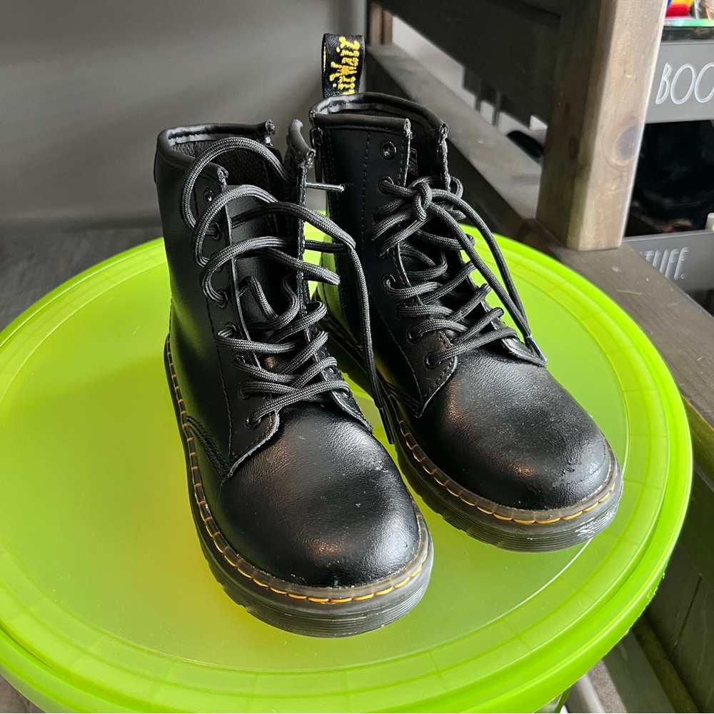 Dr. Martens  Black Kids Boots Pascal 1460. Sz. 1 US